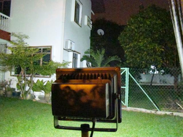 Solar Omega Flood Light with 1,000 Lumen